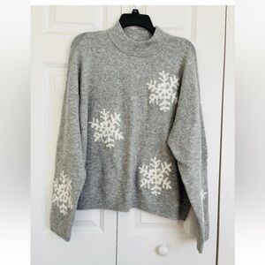 Gray Snowflake Crewneck Sweater - Brand Unspecified